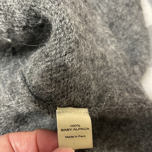 MFH Knits 100% BABY ALPACA SOFT Gray Sweater MADE IN PERU Size Medium Keyhole - Picture 12 of 13